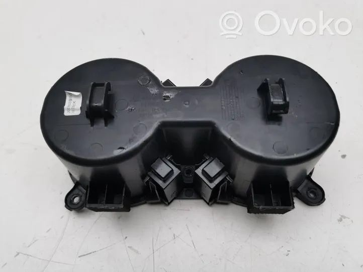 KIA Niro Cup holder front 