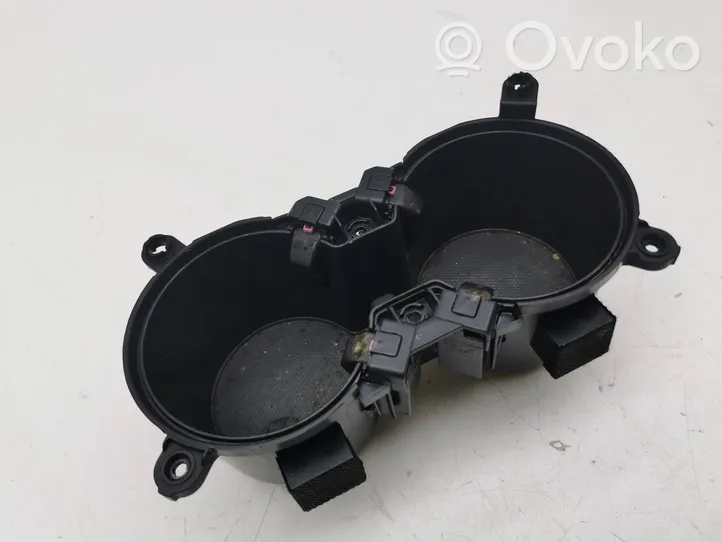 KIA Niro Cup holder front 