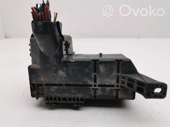 Nissan Murano Z50 Module de fusibles 7154708230