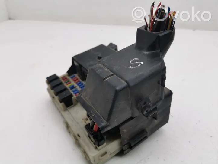 Nissan Murano Z50 Module de fusibles 7154708230