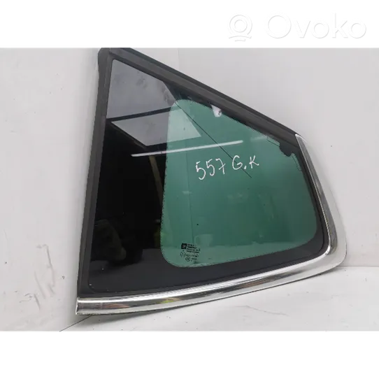 Opel Zafira C Rear side window/glass 