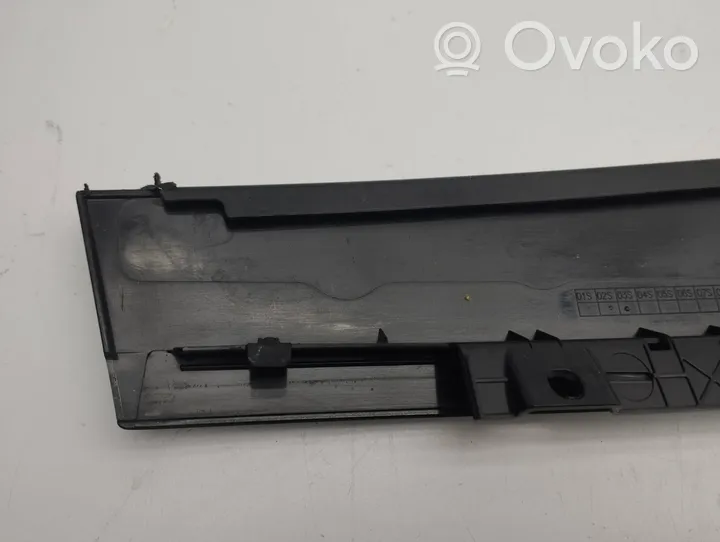 Audi Q2 - Rivestimento modanatura del vetro della portiera anteriore 81a837902