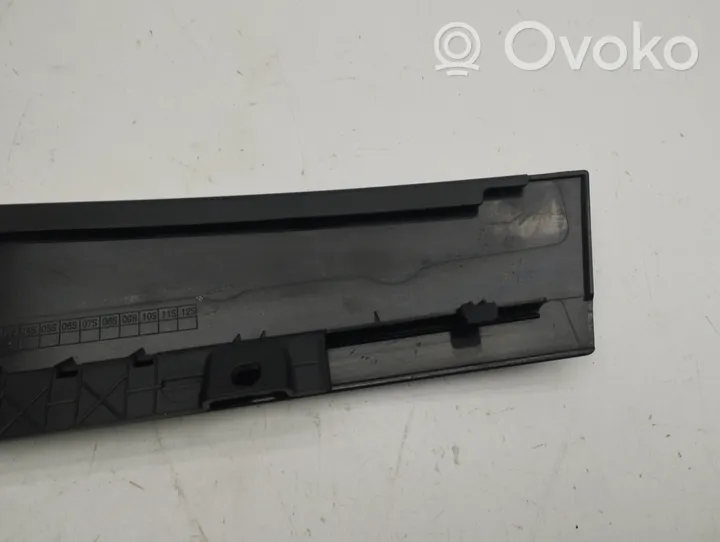 Audi Q2 - Rivestimento modanatura del vetro della portiera anteriore 81a837901