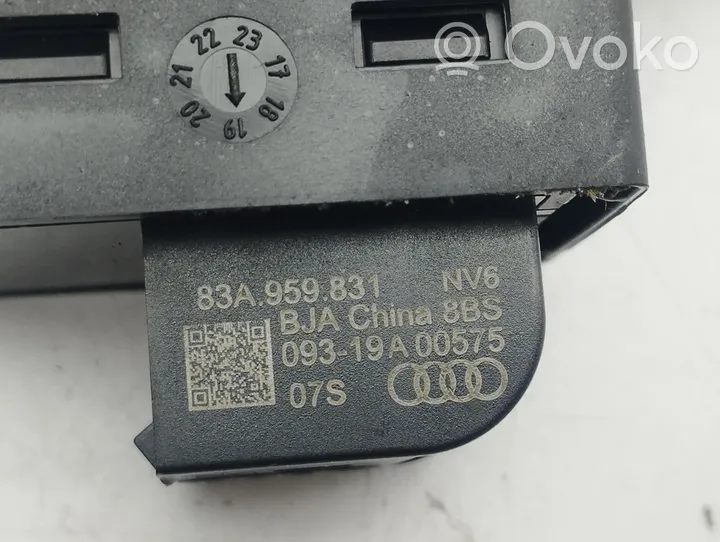 Audi Q3 F3 Bagažinės dangčio atidarymo jungtukas 83A959831