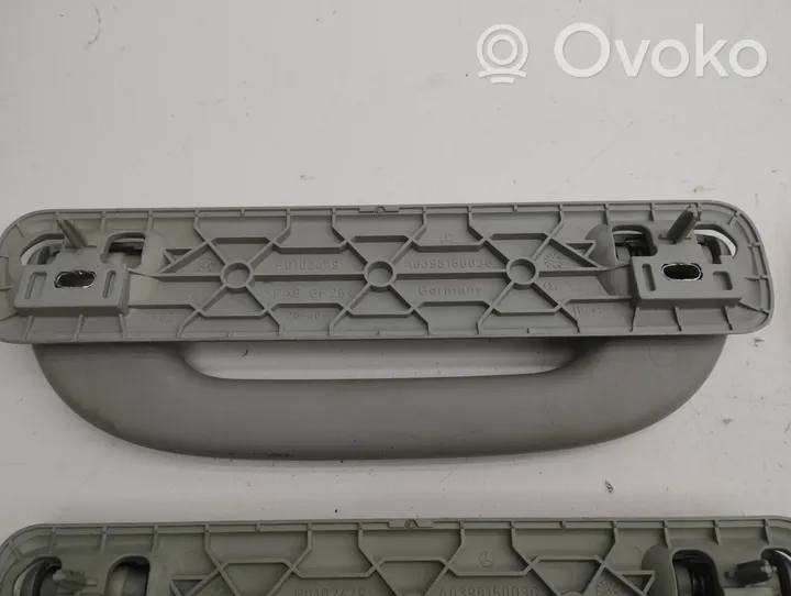 Mercedes-Benz Vito Viano W639 Un ensemble de poignées pour le plafond A6398150036