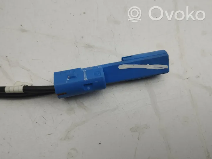 Opel Antara Radio antena 