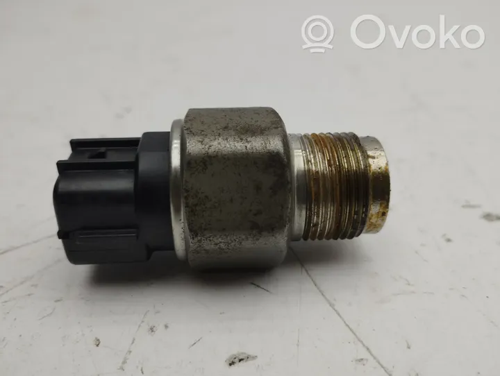 Toyota Corolla Verso AR10 Capteur de pression de carburant 8945860010