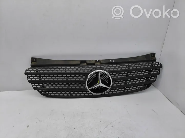 Mercedes-Benz Vito Viano W639 Верхняя решётка A6398800185