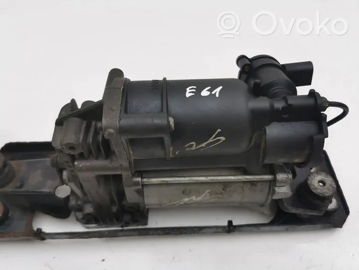 BMW 5 E60 E61 Ilmajousituksen kompressoripumppu 6769082