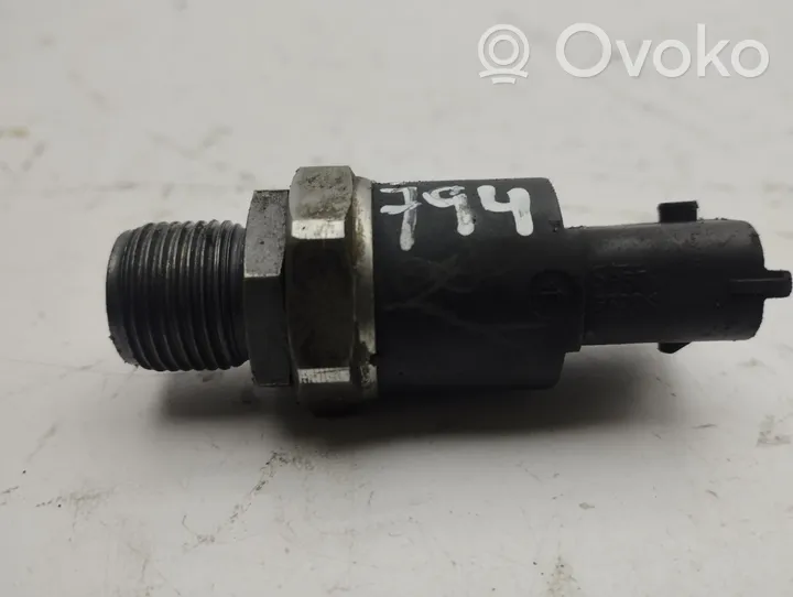 BMW 5 E39 Capteur de pression de carburant 87221003825