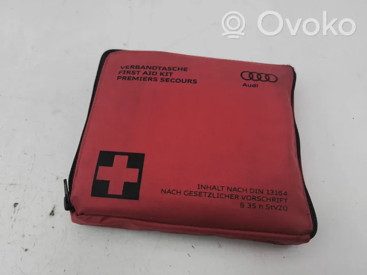 Audi A6 C7 Kit di pronto soccorso 8P0860282A