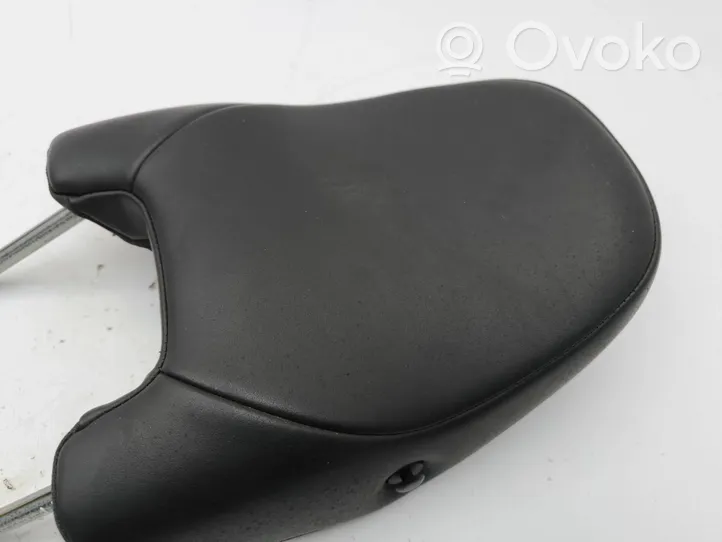 Volvo V70 Front seat headrest 