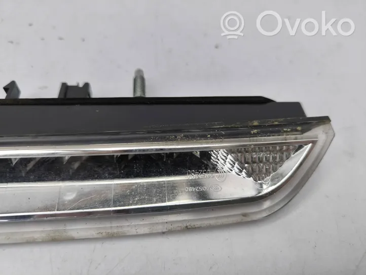 Citroen C4 II Picasso Trzecie światło stop 9688016380A