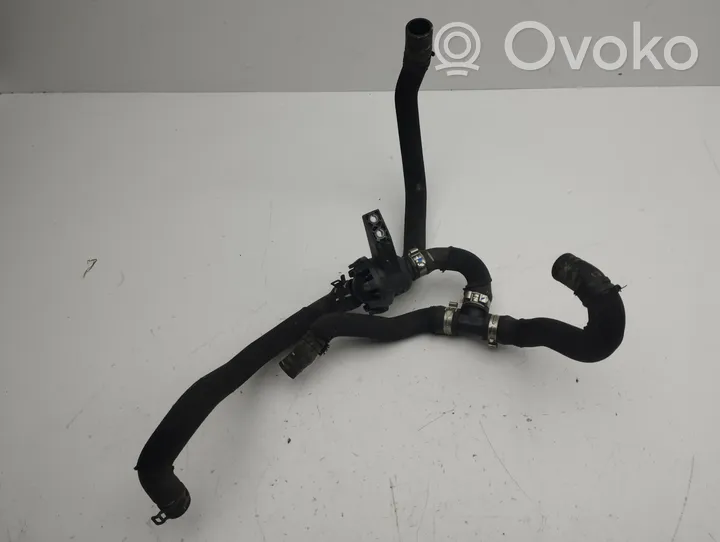 BMW i3 Tuyau de liquide de refroidissement moteur 8385235