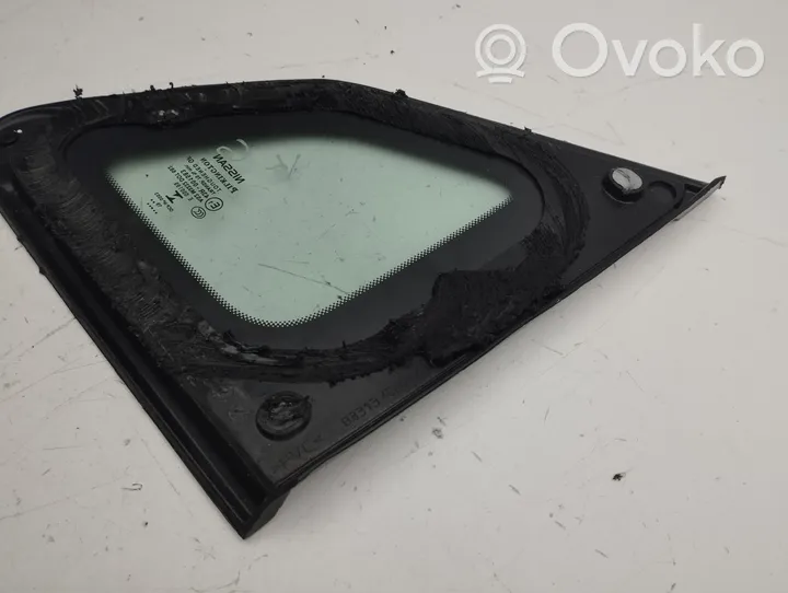 Nissan Qashqai Fenêtre latérale avant / vitre triangulaire 833134EA0A