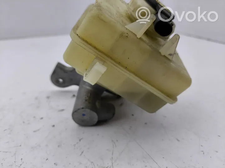 BMW 5 E60 E61 Master brake cylinder 32067179