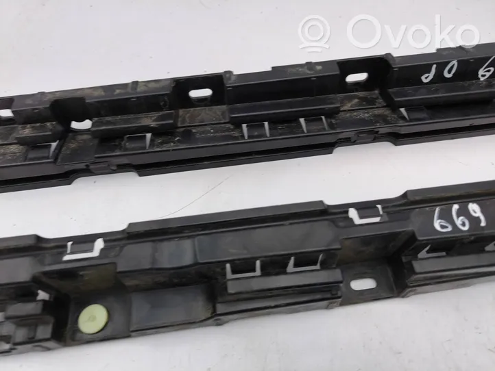 BMW 5 F10 F11 Listello di supporto del sottoporta 7204022