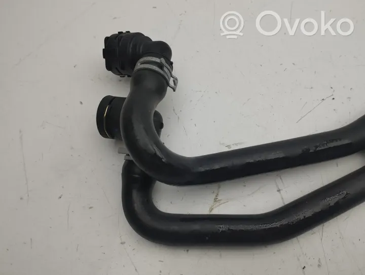 Audi A1 Tuyau de liquide de refroidissement moteur 2Q0121156B