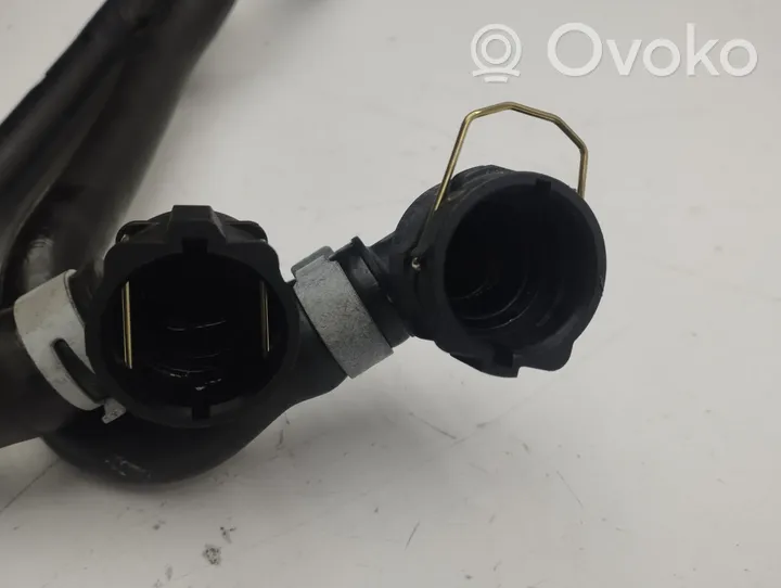 Audi A1 Tuyau de liquide de refroidissement moteur 2Q0121156B