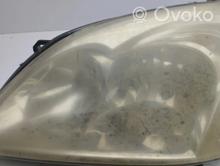 Toyota Corolla E120 E130 Lampa przednia 89006310