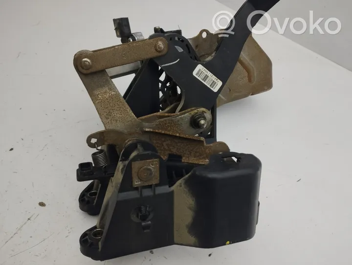 Chrysler Town & Country V Brake pedal P04721199AE