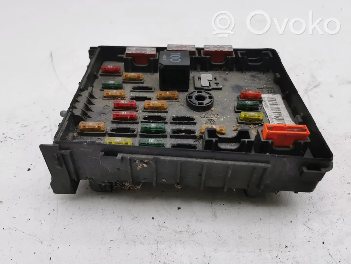 Volkswagen PASSAT B6 Module de fusibles 3C0937125