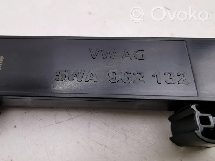 Volkswagen Golf VIII Moduł / Sterownik systemu uruchamiania bezkluczykowego 5WA962132