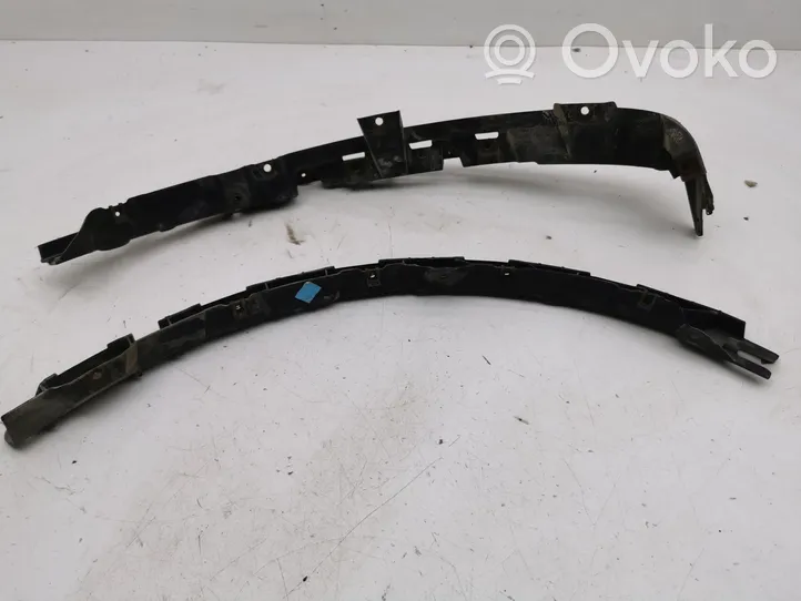 Audi A2 Supporto di montaggio del parafango 8Z0853861A