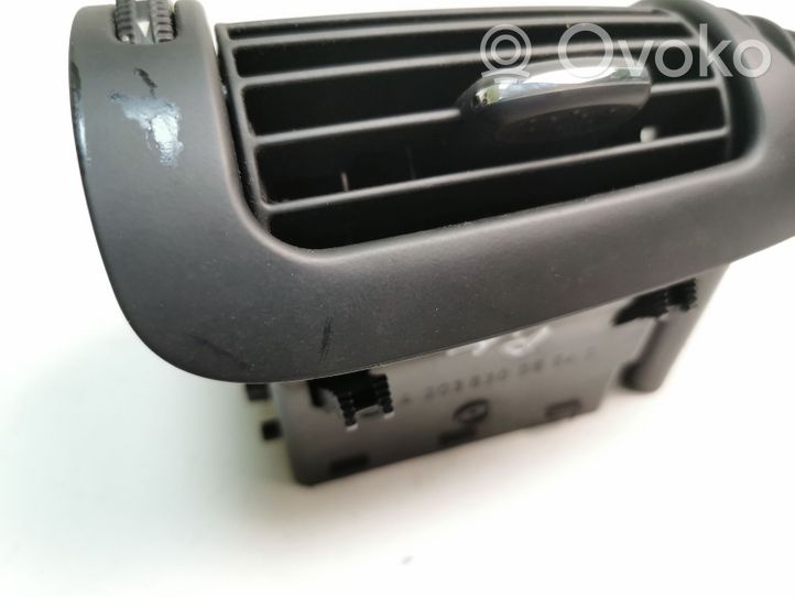 Mercedes-Benz CLC CL203 Copertura griglia di ventilazione laterale cruscotto A2038300554