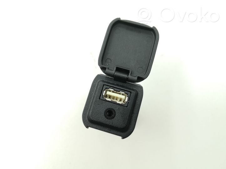 Mazda CX-5 Connettore plug in AUX KD45669U0