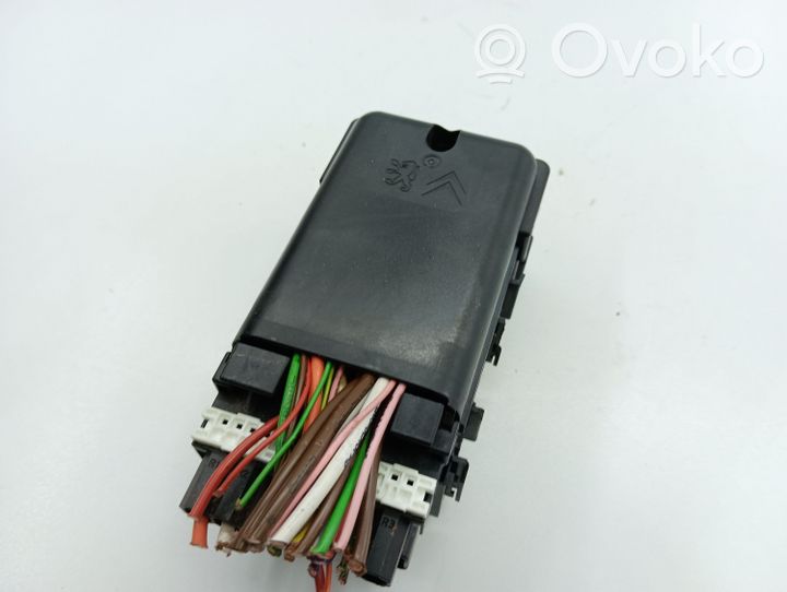 Citroen C4 II Picasso Module de fusibles 9665492680