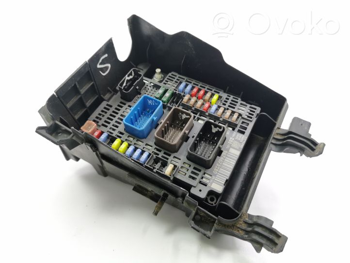 Citroen C4 II Picasso Module de fusibles 9674675280