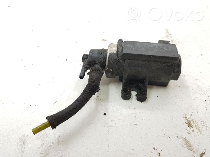 Audi A4 S4 B5 8D Valvola di depressione 1H090662717798