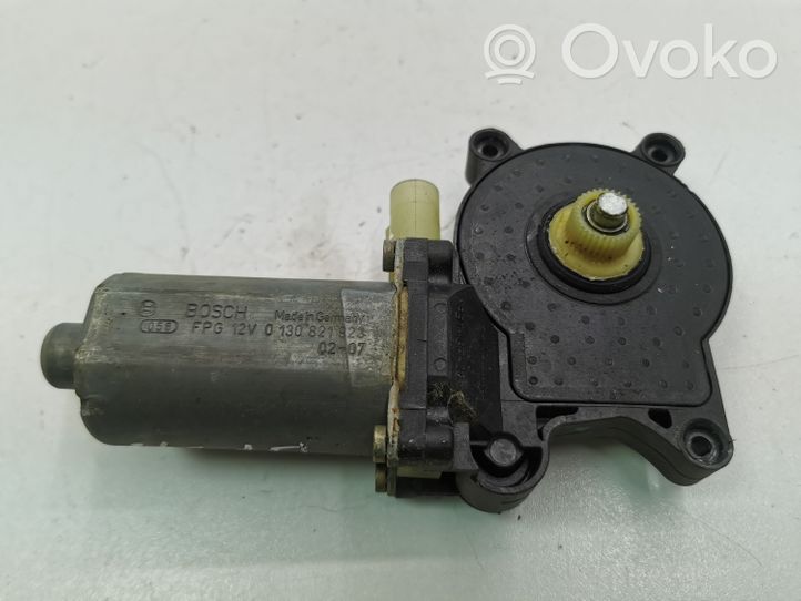 BMW 3 E46 Moteur de lève-vitre de porte avant 0130821923