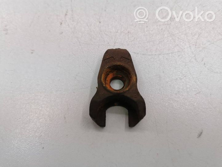 Citroen C-Crosser Support de pince d'injecteur de carburant 