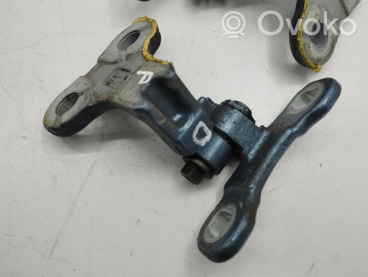 Volvo V50 Set di cerniere portiera anteriore 30784890