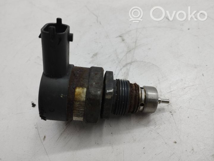 Volvo V40 Régulateur de pression de carburant 31216313