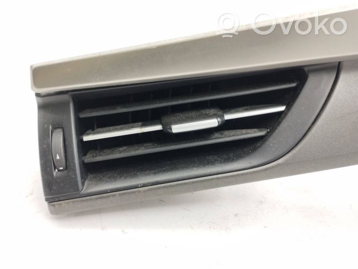 Toyota Avensis T270 Garniture, panneau de grille d'aération latérale 5566005130