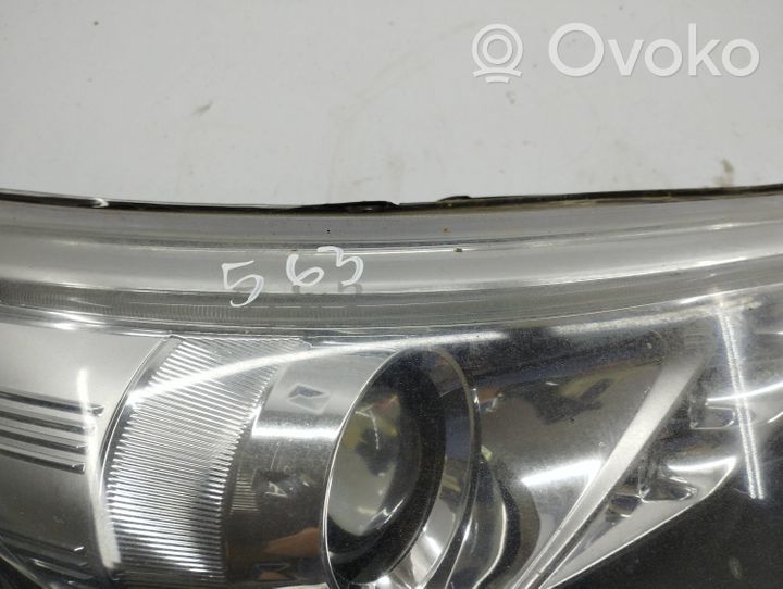 Toyota Avensis T270 Lampa przednia 9922681017