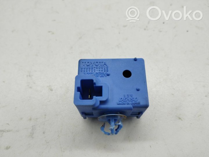 Toyota Avensis T270 Relais Hupe Horn 8665250010