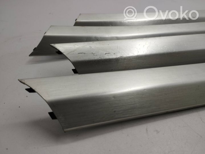 Audi Q7 4L Baguette moulure de porte arrière 4L0867420