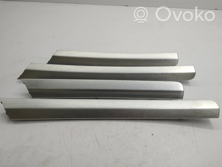 Audi Q7 4L Baguette moulure de porte arrière 4L0867420