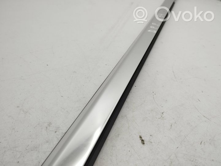 Mercedes-Benz E W213 Rivestimento modanatura del vetro della portiera anteriore A2137200224