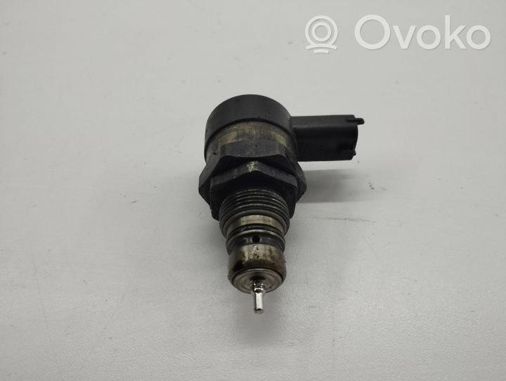 Volvo XC90 Fuel pressure regulator 0281002712