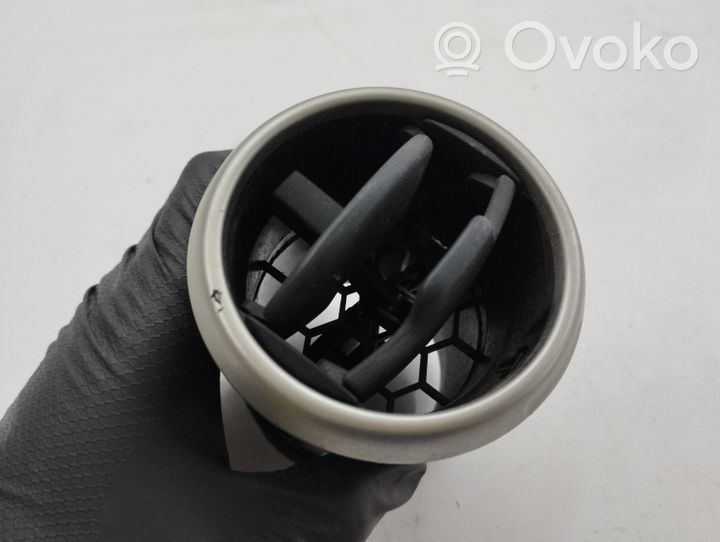 Nissan Qashqai Šoninės oro grotelės 68760JD10A