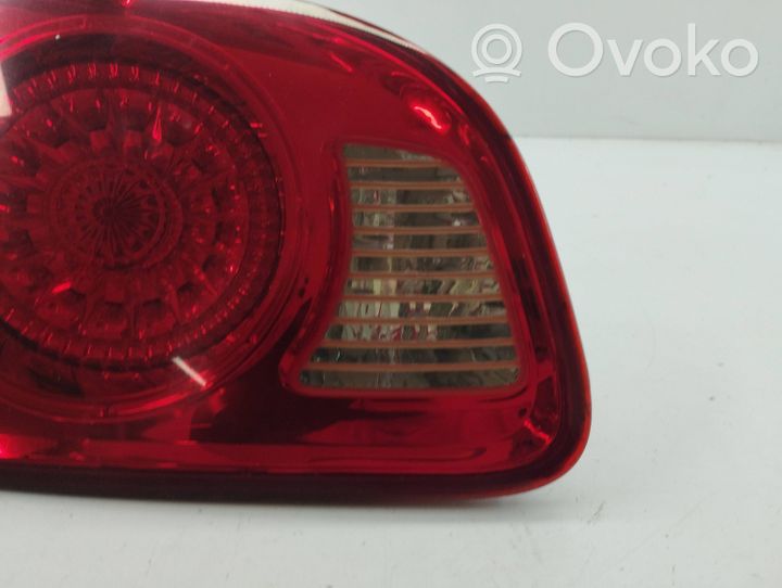 Hyundai Santa Fe Lampy tylnej klapy bagażnika 924052b000