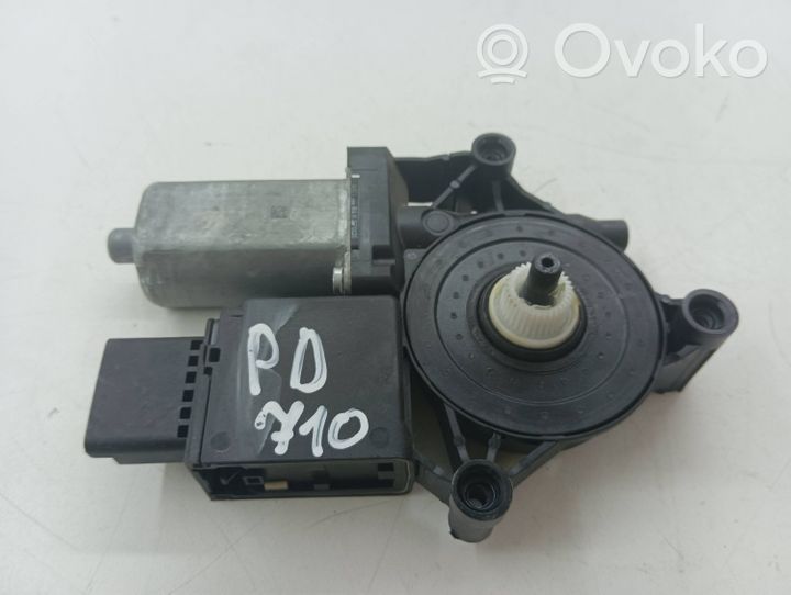 Citroen C5 Aircross Moteur de lève-vitre de porte avant 0130822226