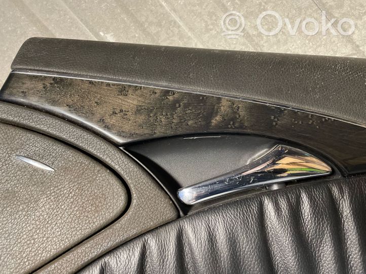 Mercedes-Benz E W211 Rivestimento del pannello della portiera posteriore 