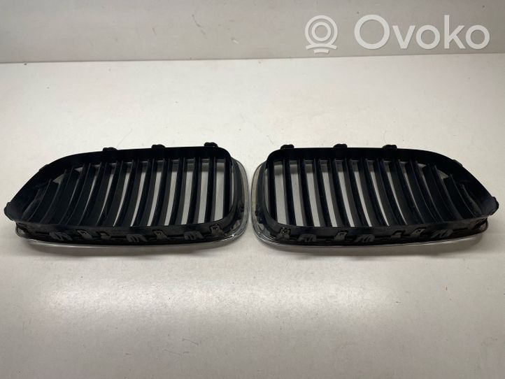 BMW 5 F10 F11 Grille calandre supérieure de pare-chocs avant 7200728