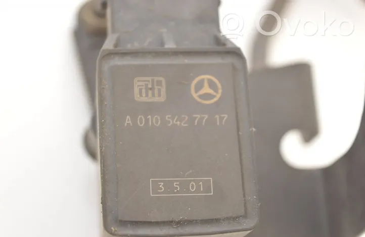 Mercedes-Benz E W210 Sensor de altura del nivel de la suspensión neumática trasera A0105427717